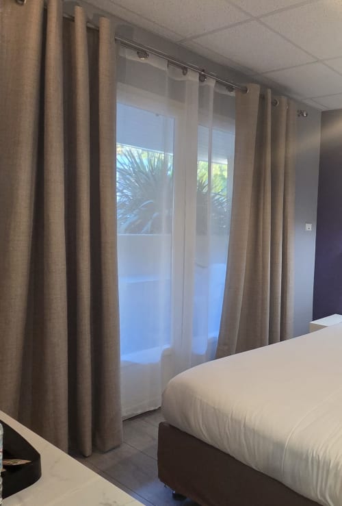 chambre double confortable pour vos étapes cathares à l'hotel mas chatelet en languedoc roussillon