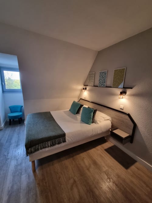 Classic double room, free Wi-Fi, flat-screen TV, air conditioning, desk, Amadour Rocamadour hotel, countryside view, Grotte des Merveilles (Cave of Wonders), Forêt des Singes (Monkey Forest), Gramat animal park, Martel, Sarlat, Gouffre de Padirac (Padirac Cave), hot air balloon activity