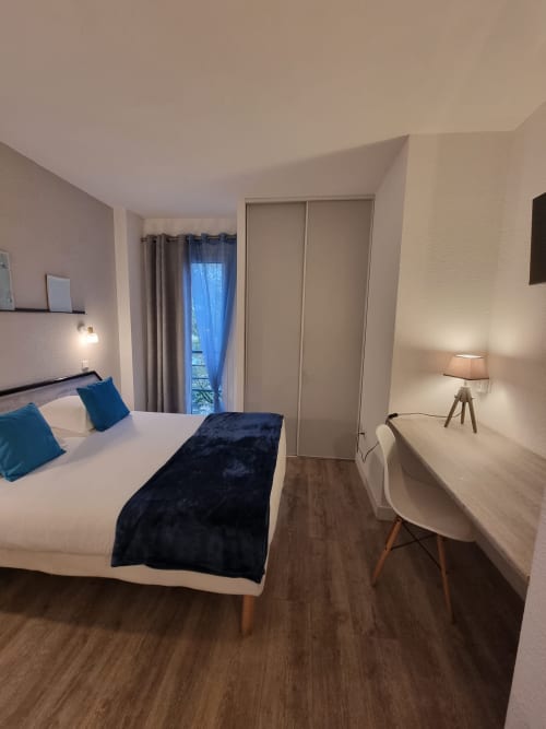Classic double room, free Wi-Fi, flat-screen TV, air conditioning, desk, Amadour Rocamadour hotel, countryside view, Grotte des Merveilles (Cave of Wonders), Forêt des Singes (Monkey Forest), Gramat animal park, Martel, Sarlat, Gouffre de Padirac (Padirac Cave), hot air balloon activity