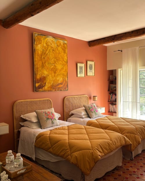 Chambre Alessandra at Domaine Du Commandeur, Mondragon - twin beds with rattan headboards, orange walls, wooden beams,
