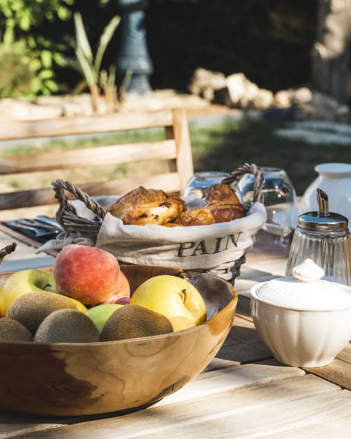Frühstück im Freien im Loup Castel – der ideale Beginn vor dem Besuch der Dörfer Valbonne und Vallauris