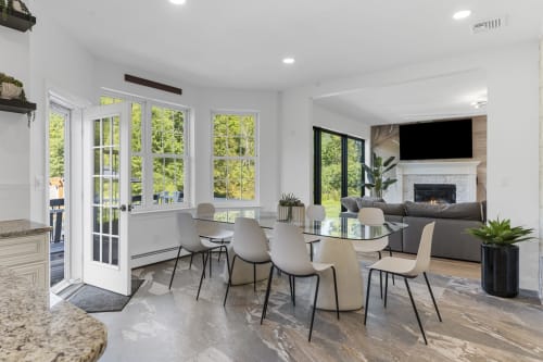 Dining area with earthy finishes – Malkita Terra