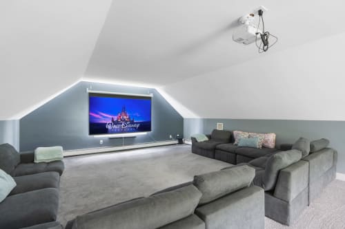 Home cinema with mountain retreat vibes – Malkita Aria