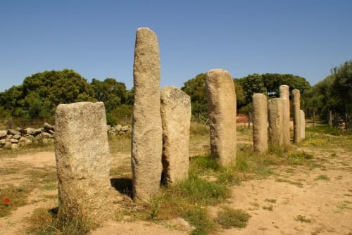 Anciens menhirs de granit à Vista D'oro, site archéologique de Monacia d'Aullène