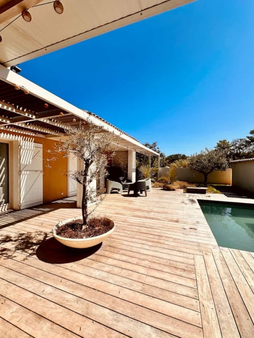 Espace détente au bord de la piscine, maison Casa Incantu