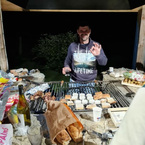 Moment convivial entre amis au Domaine du Cardou – Cousinade ou week-end festif dans le Lot