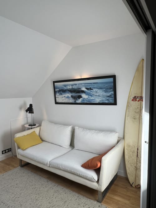 chambre simple, portes doubles a galandage, canapé, parquet, 