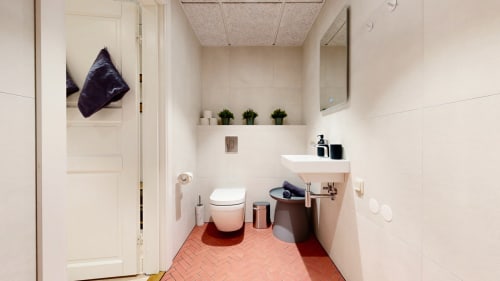 Clean bathroom with walk-in shower. Kairo apartment in Tartu center near Raekoja Square, RIMI & MyFitness
