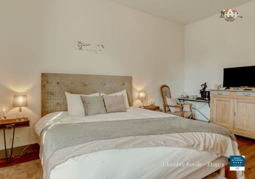 Chambre Royale bedroom at Baccara Lodge in Arengosse with queen bed, wooden headboard, and elegant decor
