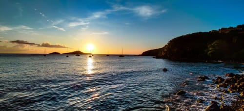 Magnifique couché de soleil à la plage de Malendure, à 5mn de la résidence de vacances Les Jardins de l'espérance à Bouillante en Guadeloupe