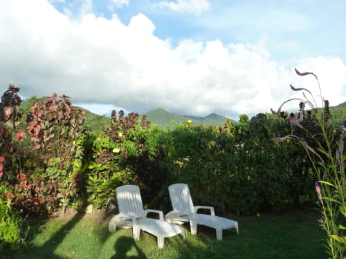 La résidence de vacances Les Jardins de Pointe Noire, à 300 mètres de la mer et  joli vue sur les montagnes