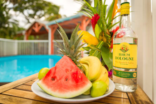 Venir passer vos vacances en Guadeloupe Aux gîtes Les Jardins de Pointe Noire, c'est aussi découvrir les fruits tropicaux des Antilles