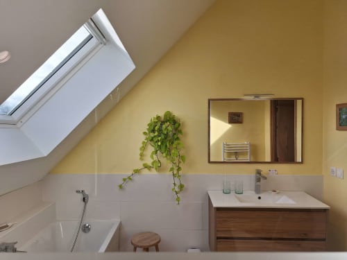 Eines der drei Badezimmer in der großen Ferienwohnung La Moussette in der Nähe von Etretat