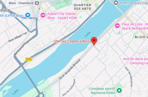 Map showing Gîte Des Cygnes à Blois location on Loire river, Blois France