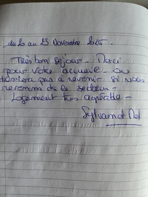 Lettre manuscrite en français félicitant les Gîtes troglodytiques de la Rochère à Noizay