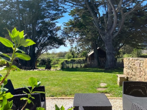 Gîte du Cap Fréhel maison familiale grand jardin Bretagne famille Gîte vacances Côte d'Armor mer plage proche Plévenon paisible apéro calme repos tranquille enfants 