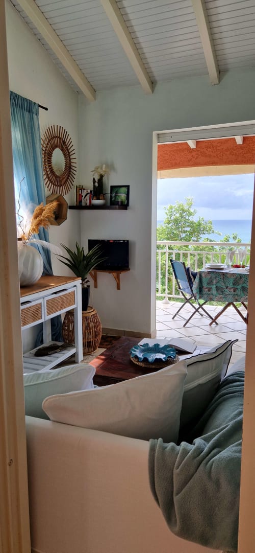 Séjour Sikrié
Vue mer exceptionnelle depuis son coin salon.