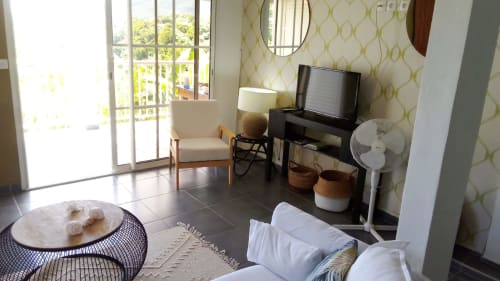 Salon Fwégate avec une vue mer exceptionnelle  vous permet de profiter de votre séjour.