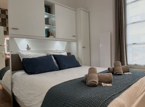 Appartement La Plage au Laurencin, appart’hôtel à Sens centre-ville. Cuisine équipée, wifi, linge, arrivée autonome, lit Queen-size. Réservez en direct.