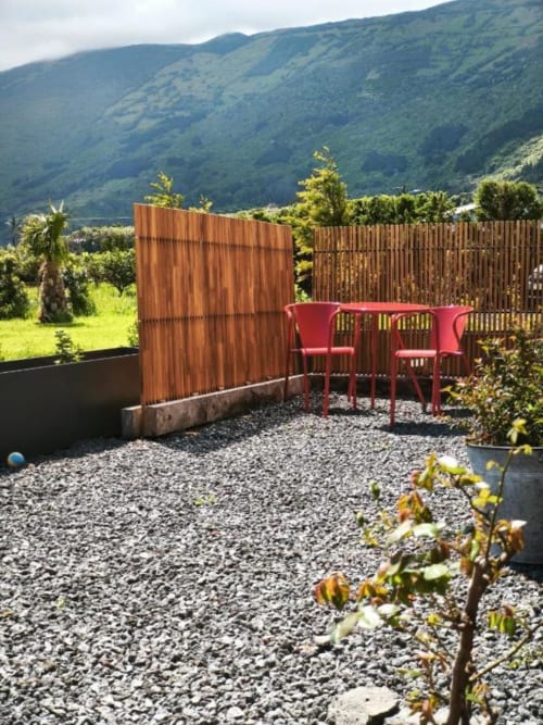 Ilha do Pico, Açores, Cá Por Casa Pico, São Roque do Pico, Alojamento, Hotel. Pátio exterior Faia. Arcalo. Prainha de Baixo
