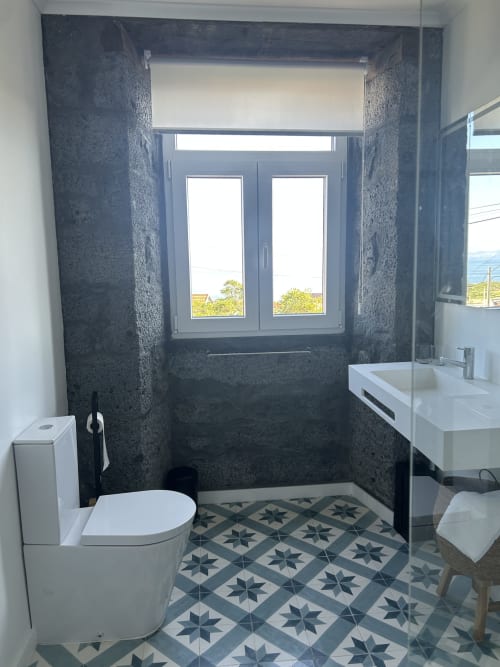 Ilha do Pico, Açores, Cá Por Casa Pico, Alojamento, Hotel. WC. Prainha de Baixo. Koklatt.