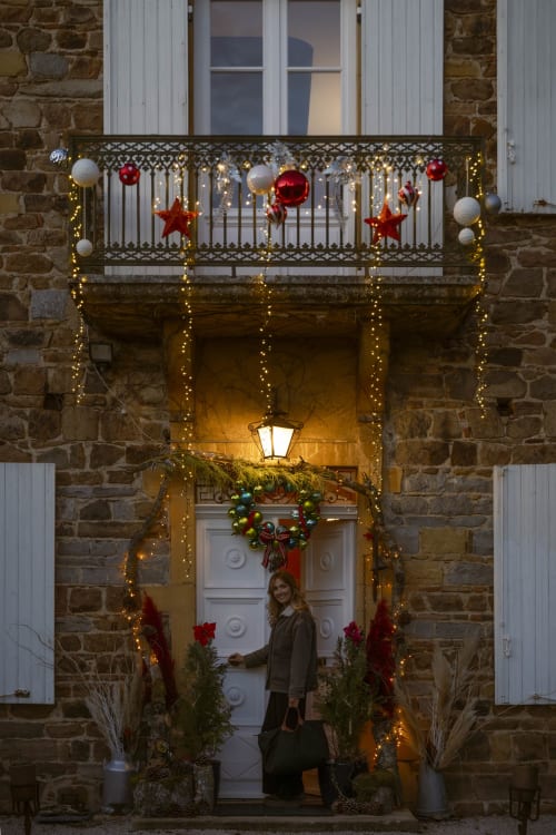 Vivre la magie de Noël insolite près de Lyon, Clermont-Ferrand et Saint-Étienne, chambre d’hôte ou cabane avec spa, sauna et massages sur mesure