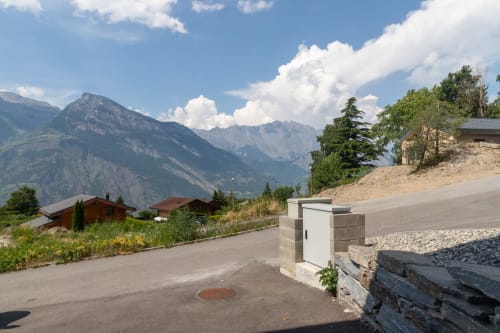 Gîte Les Louettes à Saxon avec vue sur les Alpes et chalets traditionnels en bois