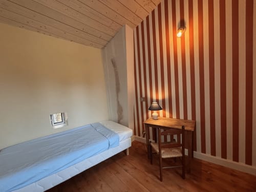 Annexe de la suite des Hortensias avec un lit de 80*160pour enfant de moins de 10 ans
