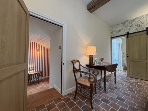 Suite des Hortensias 
vue sur l'annexe et la salle de bain