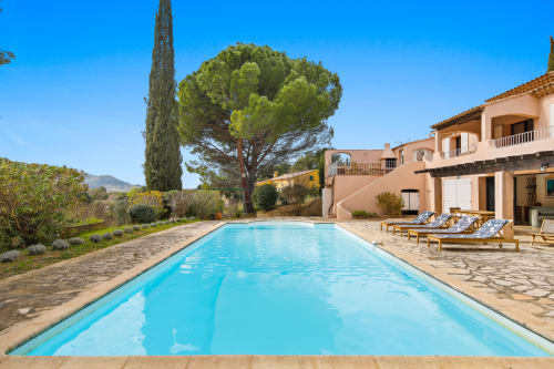 Villa Les Oiseaux- le Castellet- var- rental- holiday home- location saisonnière- var- circuit du castellet- 10 people- swiming pool- sun lounges- JC Conciergerie