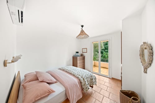 Villa Les Oiseaux- le Castellet- var- rental- holiday home- location saisonnière- var- circuit du castellet- 10 people- swiming pool- sun lounges- JC Conciergerie-bedroom