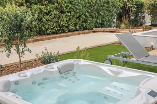Villa L'Escale de Val D'Azur- Sanary sur Mer- heated swiming pool- jacuzzi- terrain de pétanque- 8 people- JC Conciergerie