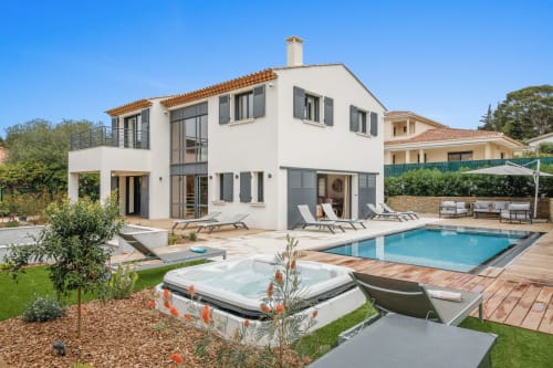 Villa L'Escale de Val D'Azur- Sanary sur Mer- heated swiming pool- jacuzzi- terrain de pétanque- 8 people- JC Conciergerie