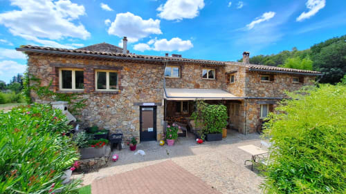 Charmant gîte en pierre à La Bergerie Du Moulin avec cour jardins à Taradeau, France