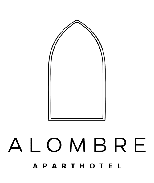 Logo de l'Alombre Aparthotel avec design de fenêtre en arc, Lectoure, France
