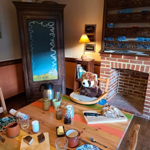 Le petit déjeuner d'une chambre d’hôtes bien placé dans le Finistère