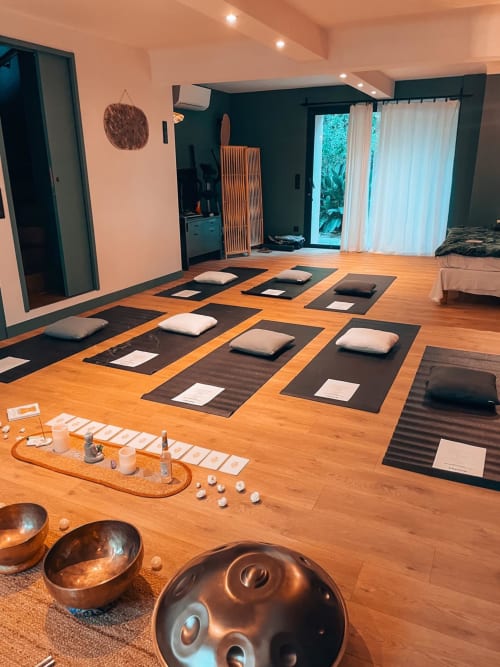 salle de yoga yoga Saint Tropez retraite yoga bien être sonotherapie  parenthese yoga