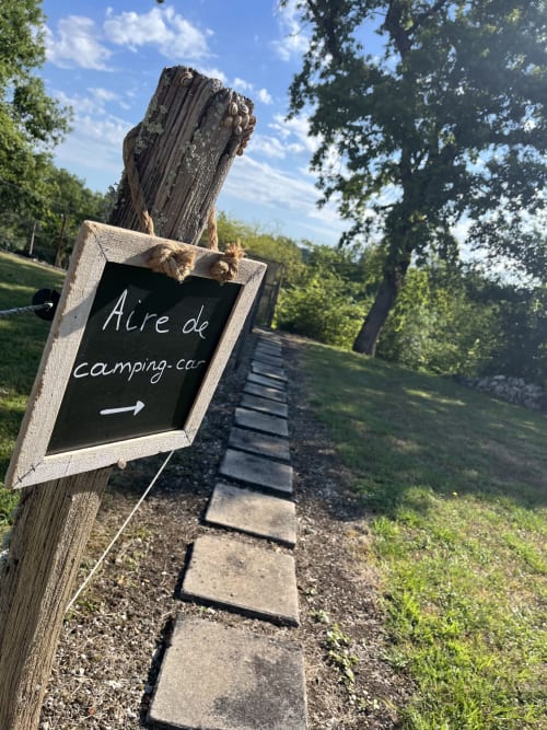 Camperplek rustig gelegen in het midden van het groen, in Andillac, Tarn