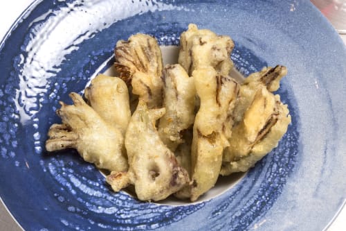 Fried calamari served on blue plate at Palazzo Belvedere, Chianciano Terme