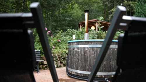Bain nordique en bois extérieur de la Villa Pré d'Oro - détente et bien-être dans le jardin