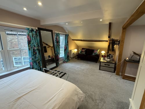 Bedroom 4 Sitting Area wit 4K smart TV