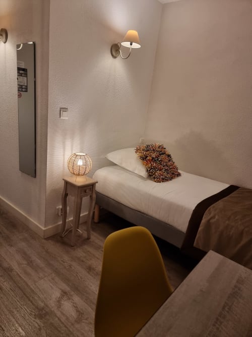 Countryside view, second bedroom, two single beds (90x200cm), new bedding, desk, flat-screen TV, free Wi-Fi, countryside view, second floor, Hotel Amadour Rocamadour, Grotte des Merveilles (Cave of Wonders), Gouffre de Padirac (Padirac Cave), Forêt des Singes (Monkey Forest), Parc Animalier Gramat (Gramat Animal Park), Sarlat, Martel, hot air balloon activity