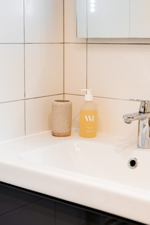 Bathroom at Le Logis — sink with What Matters body wash and hand soap, for a clean and eco-friendly stay near Blois.
