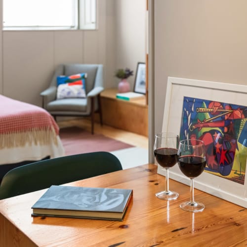 Loft inspirado em Júlio Pomar.