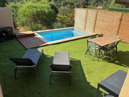 Villa Lagon Bleu pool area with loungers, dining table, and wooden deck, managed by Corsu di Core conciergerie