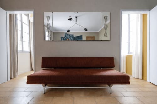 Modern bedroom at Mas De Lafeuillade B&B in Montpellier with burgundy bed and mirror