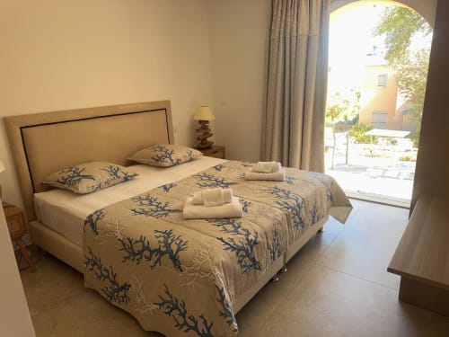 Chambre spacieuse de la Villa Marine à La Conciergerie du Cap Corse, Centuri, avec accès à une terrasse vue mer