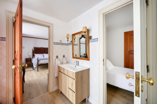 Modern bathroom with wooden vanity and mirror at Quinta da Alcaidaria-Mór B&B in Ourém-Fátima, Portugal