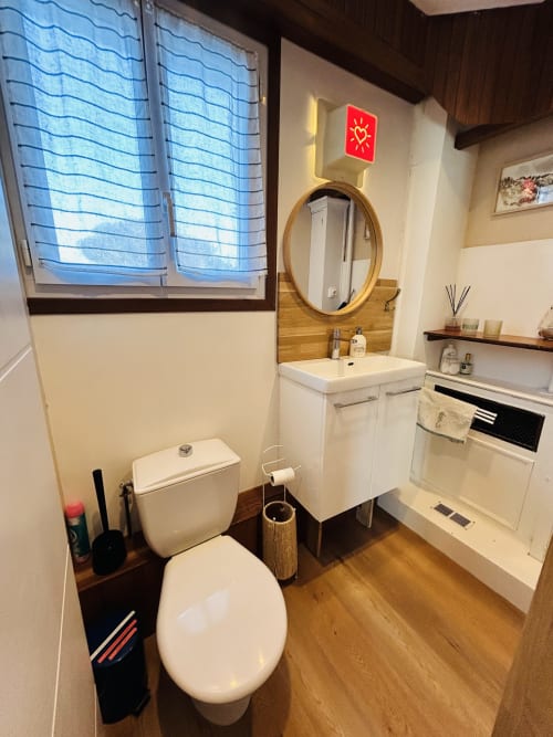 salle d'eau de La Cabine à la villa plein vent 