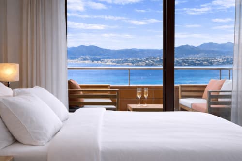 Apartamento de lujo en Baiona con vistas al mar, cama blanca, terraza con vista 